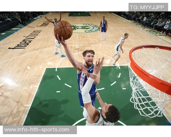 小萨博尼斯攻防失常表现平平小杨频频造犯规让其苦不堪言 小萨博尼斯攻防失常表现平平小杨频频造犯规让其苦不堪言