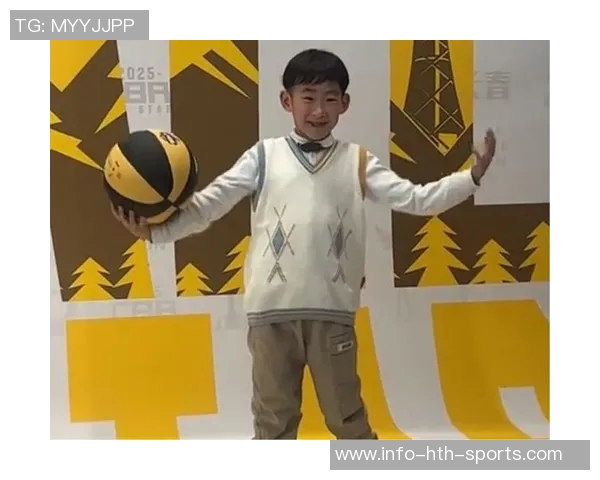 周琦儿子糊糊与曾凡博亲密互动温馨瞬间引发关注 周琦儿子糊糊与曾凡博亲密互动温馨瞬间引发关注