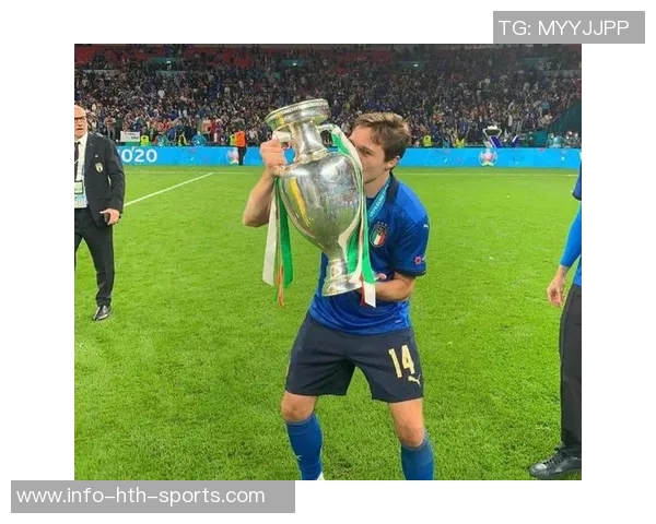 登贝莱荣归故里为家乡埃夫勒捧回金球奖杯引发热烈庆祝 登贝莱荣归故里为家乡埃夫勒捧回金球奖杯引发热烈庆祝