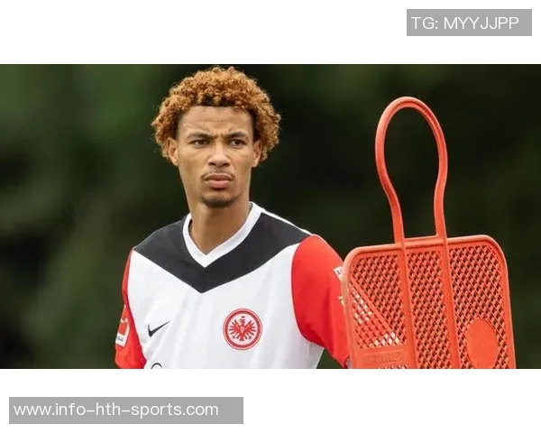 埃基蒂克身披法国队9号球衣有望首发出战引发热议 埃基蒂克身披法国队9号球衣有望首发出战引发热议