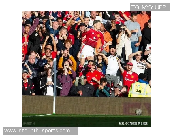 德里赫特社交媒体分享庆祝照片感谢曼联球迷支持艰难比赛后的喜悦