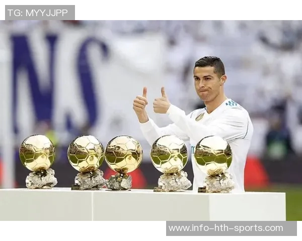 C罗分享最佳中东球员奖杯照感谢所有支持者的陪伴与鼓励